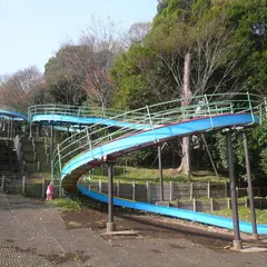 三ツ沢公園ロング滑り台