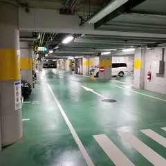 横浜駅西口地下駐車場