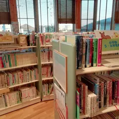 流山市立木の図書館
