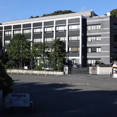 建長寺外門駐車場