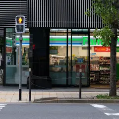 ファミリーマート ザロイヤルパークキャンバス大阪店
