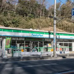 ファミリーマート 小浦権太坂店
