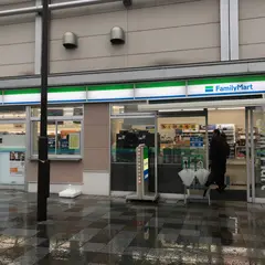 ファミリーマート ＪＲ新飯塚駅店