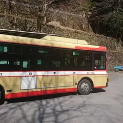 ケーブル下（バス）