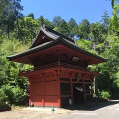 太平山神社の随神門