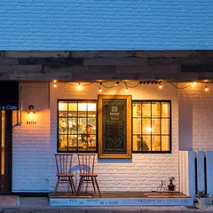 Saloon's Bar & Cafe DAISY