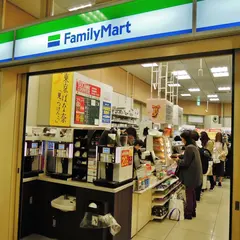 ファミリーマート バスタ新宿店
