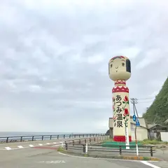 温海こけしのモニュメント