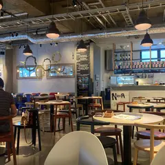 カフェ エトランジェ・ナラッド (Café Etranger Narad)