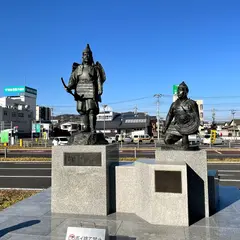 新田義貞公と脇屋義助公像