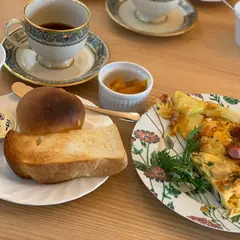パン・トン・トマト