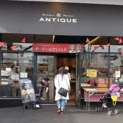 boulangerie pâtisserie & ANTIQUE メイカーズピア店