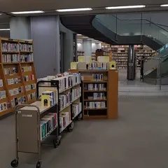 高松市中央図書館