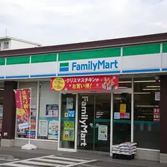 ファミリーマート 横須賀長坂店