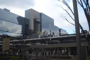 京都駅がおもろおまっせ！