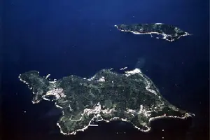 椿と遺跡の島