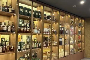 飲む、買う、嗜む、大人の酒旅 ～大阪日本橋～