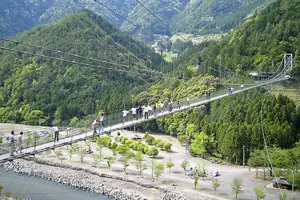 奈良の山奥で日本最長！こわーい谷瀬の吊り橋を渡る