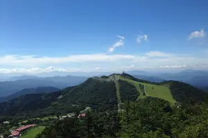 雲に手が届く？茶臼山高原で青空と緑に包まれてみませんか？