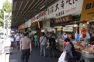 東京の台所・築地市場で食べ歩き