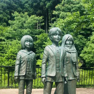 日田 進撃の巨人 大山ダム銅像