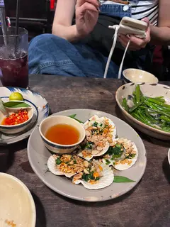 Ốc Chị Em