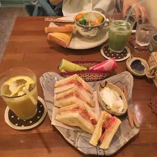 和ｃａｆｅ・ＷａＷａ