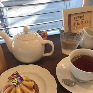 ケーキ＆ティールーム・シェリール【カフェ・コーヒー・紅茶・パフェ・モンブラン・シフォンケーキ・アップルパイ・引菓子】諫早駅近く