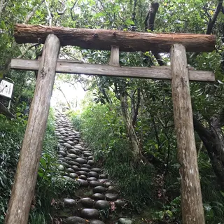 為朝神社石宮