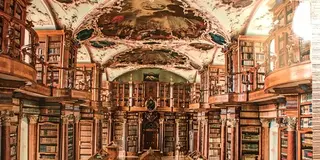 【スイス🇨🇭】世界遺産ザンクトガレン修道院と美しすぎる図書館を訪ねて