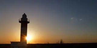 北海道最古の灯台と夕日に感動！ 石狩川河口散歩