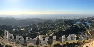 ハリウッドサインにハイキングで登って後ろから見下ろす朝！