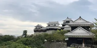 現存12天守の松山城を中心に楽しみきる！