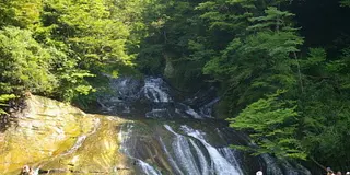 【マイナスイオン全開！】東京から日帰りで楽しめる！自然の滑り台”粟又の滝”