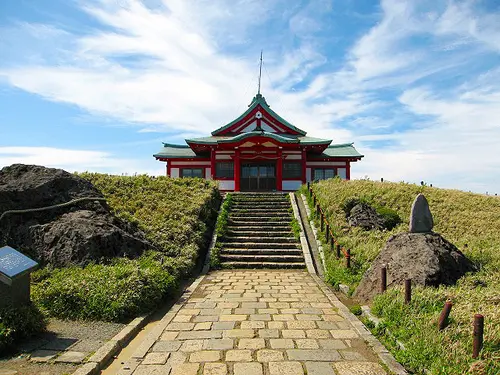 箱根の3神社を参拝しつつ自然もグルメも楽しんで、最後は足湯でスパークリングワイン