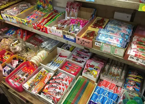 横浜・山手の駄菓子屋めぐり！小銭を握りしめて