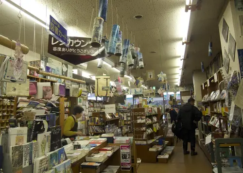 鳥取の小さな街角書店"定有堂"は全国の書店員の聖地なんです。