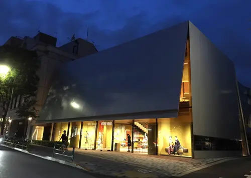 まるで「建築」博物館！表参道青山ショップをデザイン散歩
