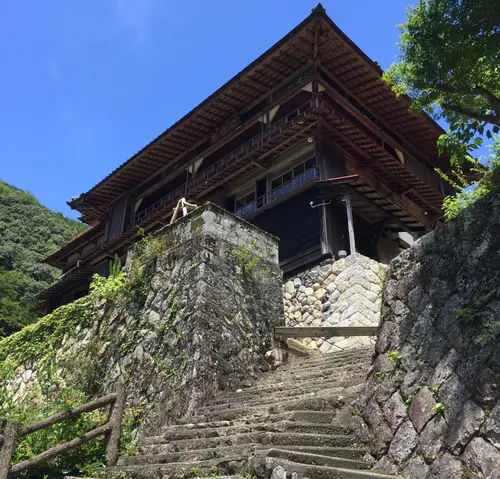 奈良・十津川村　山奥の中で見つけたエメナルドグリーンの秘境とカフェ