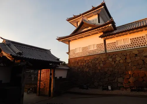 城下町・金沢の見どころをバスと徒歩で巡る旅