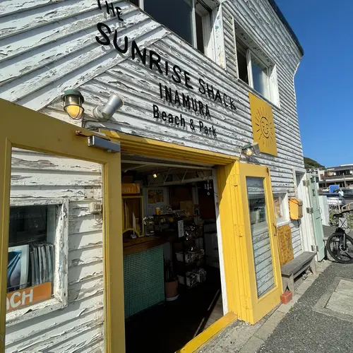 サンライズシャック 稲村ヶ崎本店（The Sunrise Shack  INAMURA Beach & Park）