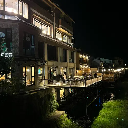 スターバックスコーヒー 京都三条大橋店（STARBUCKS COFFEE）