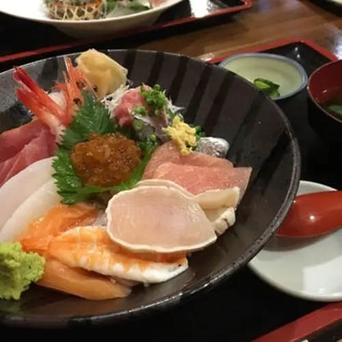 すし屋直伝 伊豆海鮮どんぶりや