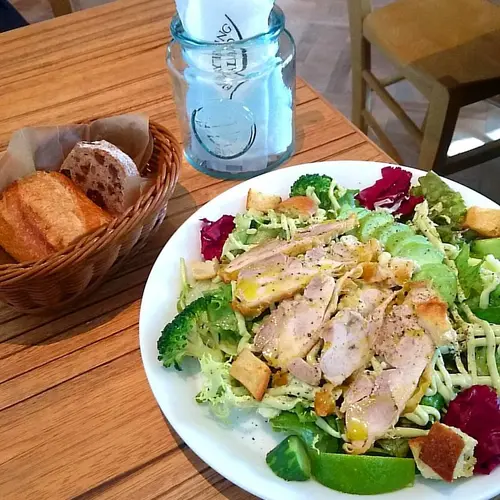 EVERYTHING SALAD 青山