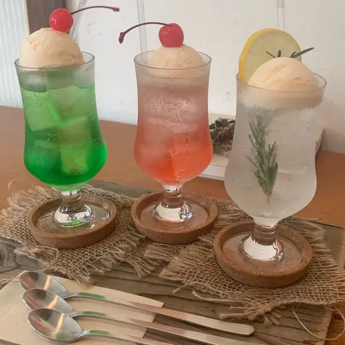 cafe yokoron: (カフェ ヨコロン)