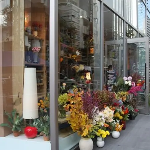 THE LITTLE BAR OF FLOWERS