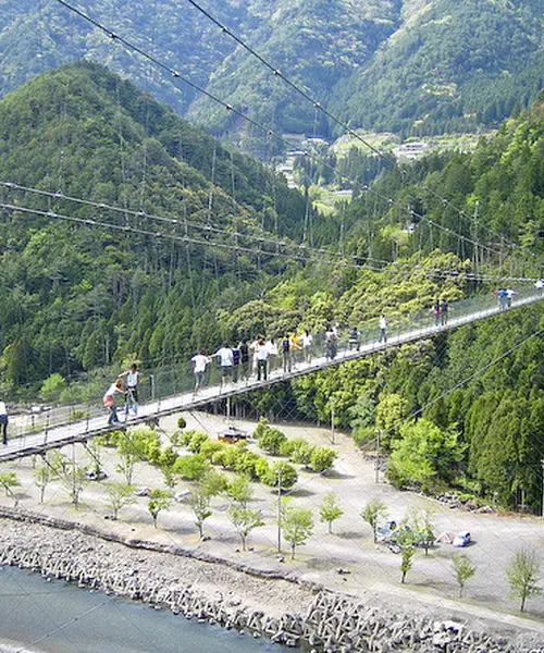 奈良の山奥で日本最長！こわーい谷瀬の吊り橋を渡る