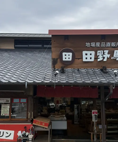 各地のSAなどドライブ途中での食事や給電、そして日帰り温泉。