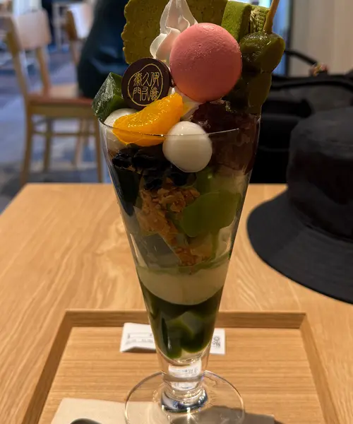 各地のSAなどドライブ途中での食事や給電、そして日帰り温泉。