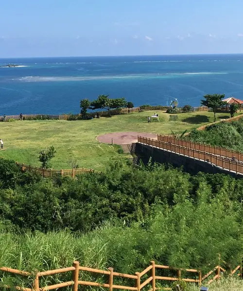 沖縄本島  南部の旅。レンタカーにて、食べながら、景色、歴史、文化と、買い物を。